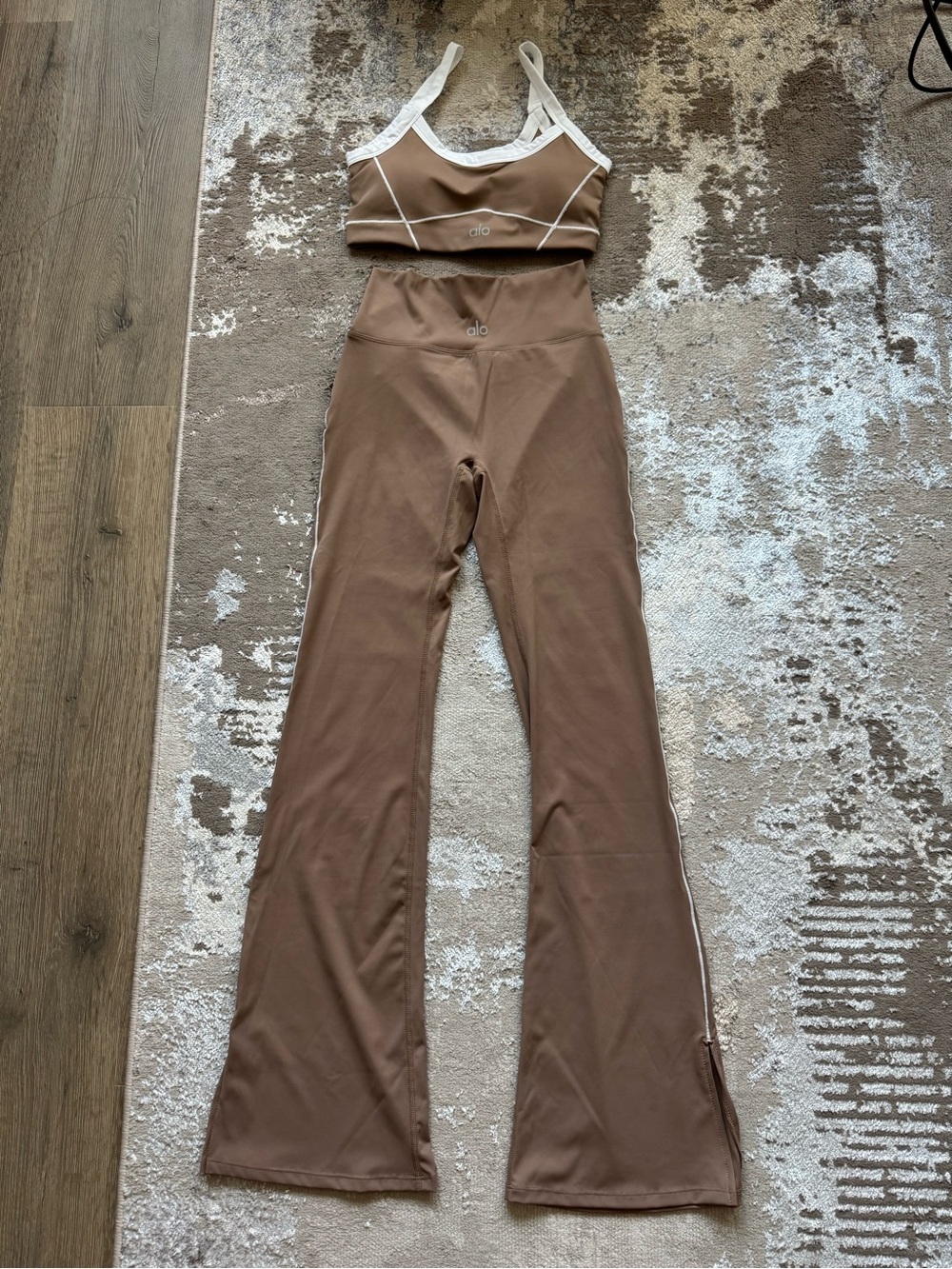 ALO Yoga Brown Sports Bra NWOT size Small - Picture 3 of 6